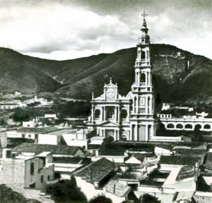 Вид части г. Сальта.  На переднем плане — церковь Сан-Франсиско.